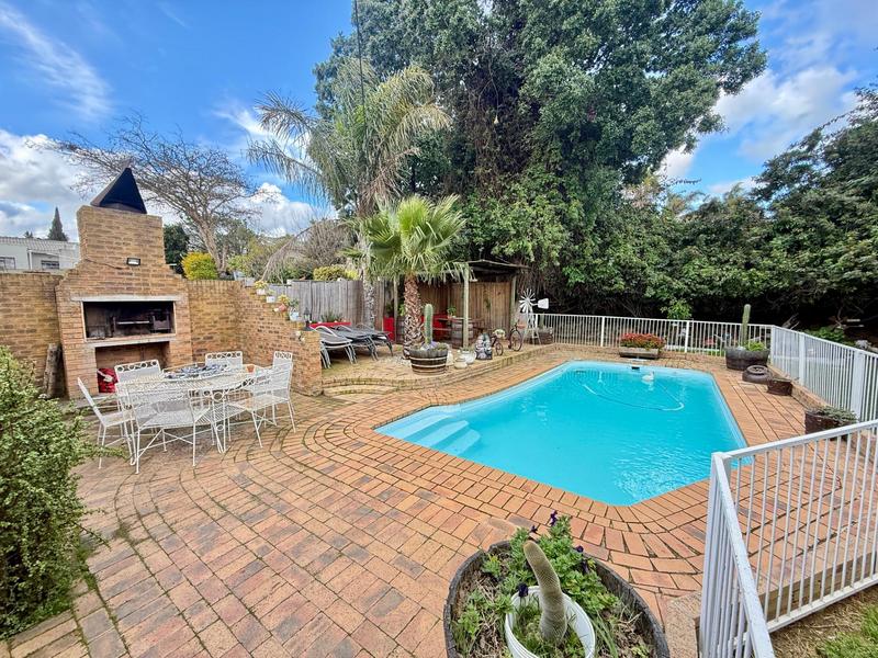 4 Bedroom Property for Sale in Bergzicht Western Cape